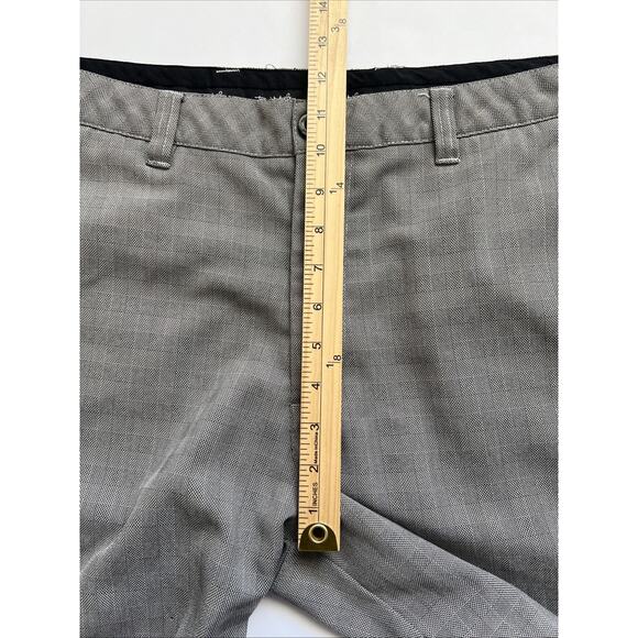 Travis Mathew Chino Shorts Mens 36 Gray Geo Print 10" Inseam Golf Outdoors READ - Picture 6 of 10